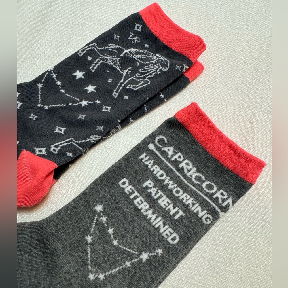 NWOT 2 Pair of Capricorn Socks | Women’s Size 7-9 ♑️ - Picture 4 of 4
